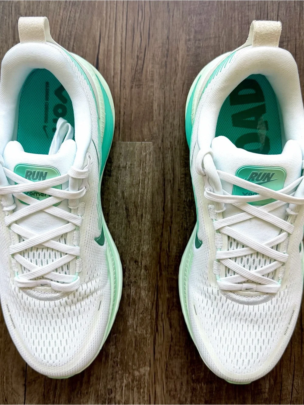NEW Nike Vomero 18 White Cannon Bleached Turq HM6804-106 Women’s Size 8.5